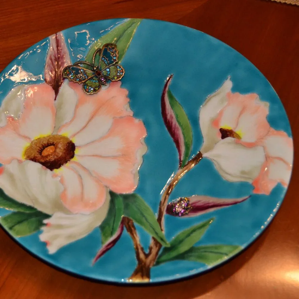 RARE LIMITED EDITION SIGNED JAY STRONGWATER MAGNOLIA FLOWER BUTTERFLY FROG PLATE